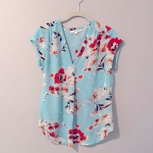 💛 3 for $30 - Summery floral blouse 🌸